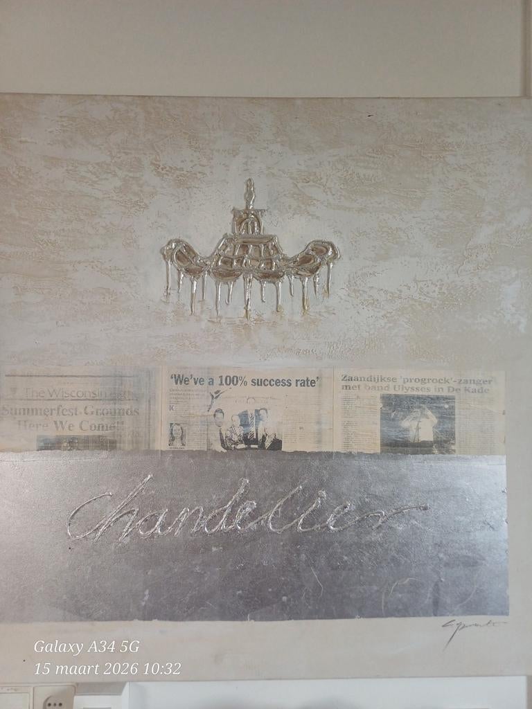 Uniek kunstwerk 'Chandelier' met krantenknipsels, Antiek en Kunst, Kunst | Schilderijen | Klassiek, Ophalen of Verzenden