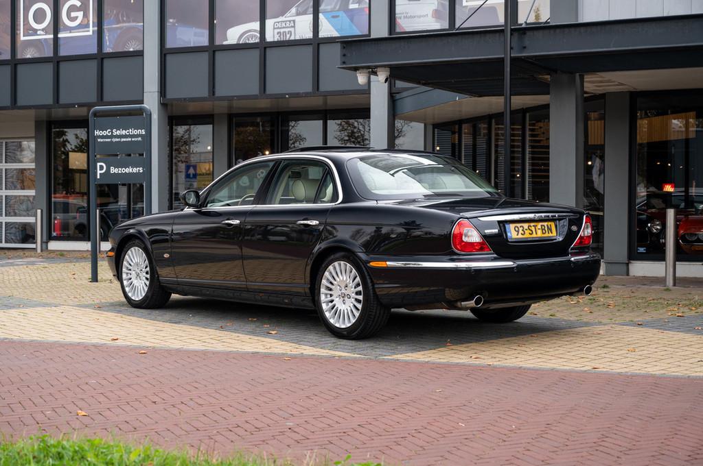 Jaguar XJ 4.2 (X350) Super V8 (bj 2006, automaat), Auto's, Automaat, Gebruikt, Blauw, Bedrijf