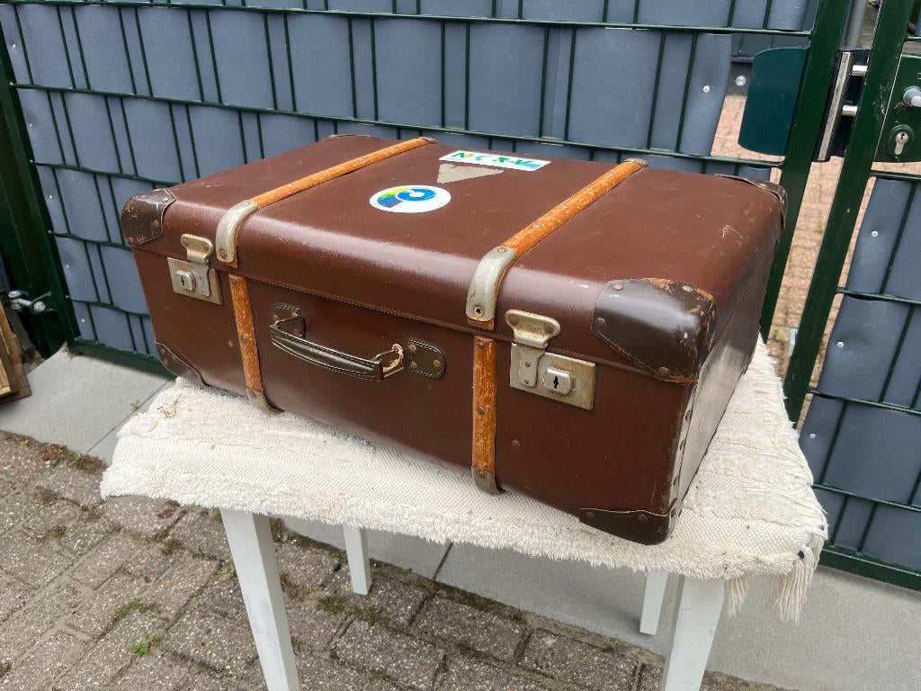 Hutkoffer met houten banden, Huis en Inrichting, Woonaccessoires | Kisten, Overige materialen, Minder dan 50 cm, Gebruikt, Ophalen of Verzenden