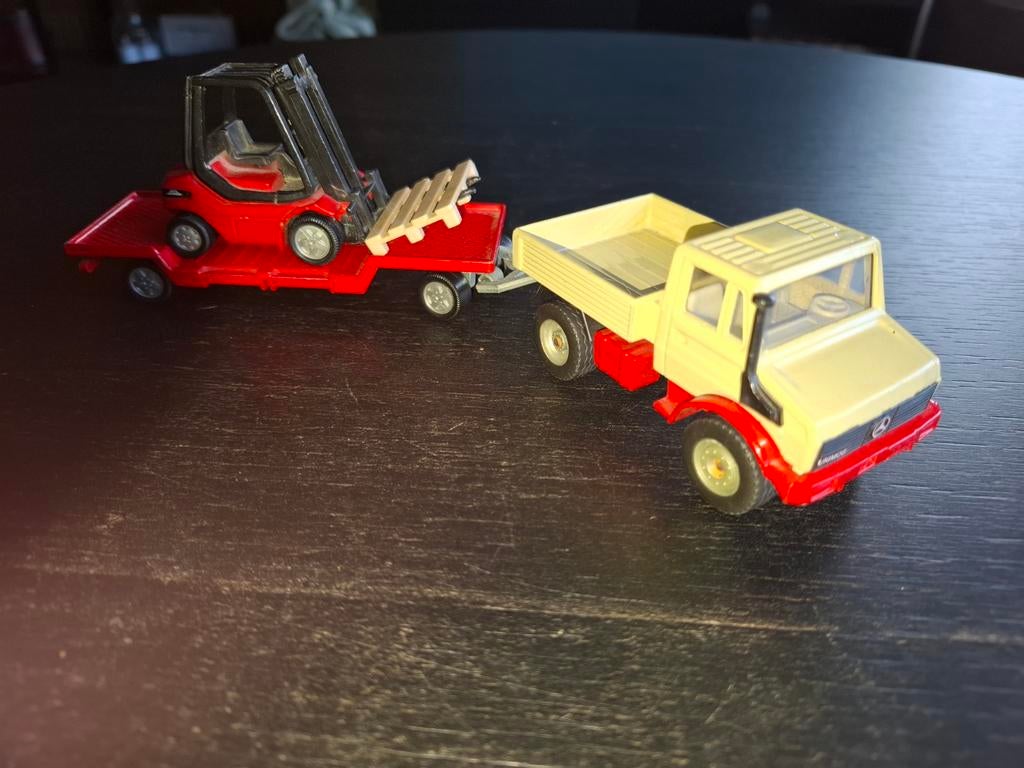 Siku Mercedes-Benz Unimog met aanhanger en heftruck, Overige merken, Gebruikt, 1:50 of kleiner, Ophalen of Verzenden