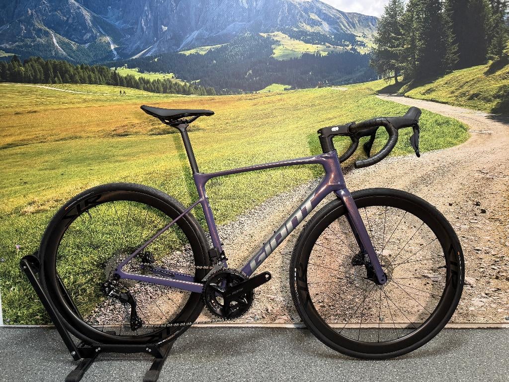 * Giant Defy Advanced 0 Disc M 2026 105 DI2 R7170 € 3.999,-