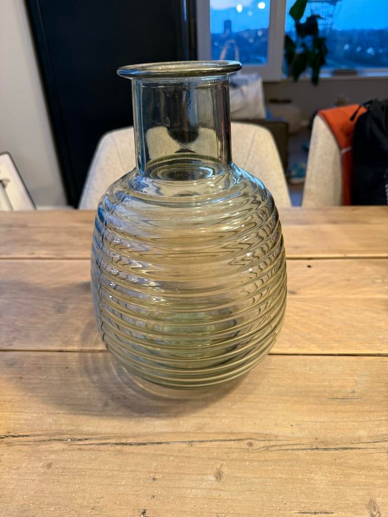 H&M Home glazen vaas met ribbels, Huis en Inrichting, Woonaccessoires | Vazen, Overige kleuren, Ophalen of Verzenden, Minder dan 50 cm