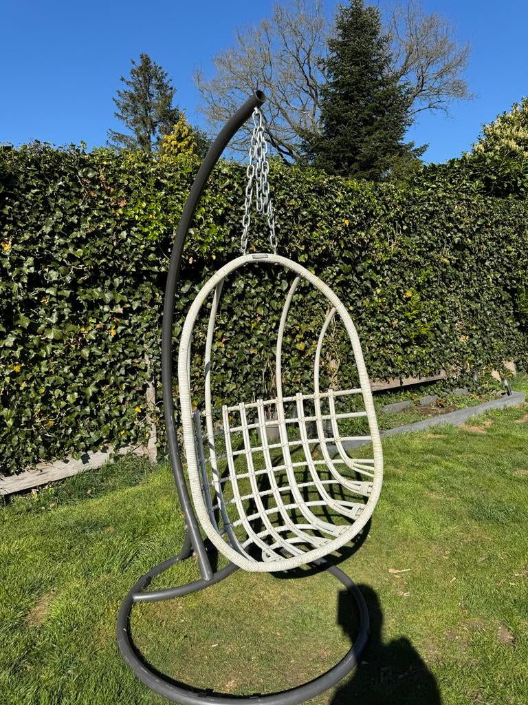 Comfortabele ei stoel voor in de tuin, Ophalen, Gebruikt, Wicker