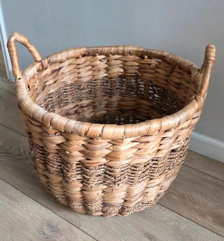 Zeer mooie en stevige mand!, Huis en Inrichting, Woonaccessoires | Schalen en Manden, Zo goed als nieuw, Mand, Rond, Riet, Ophalen