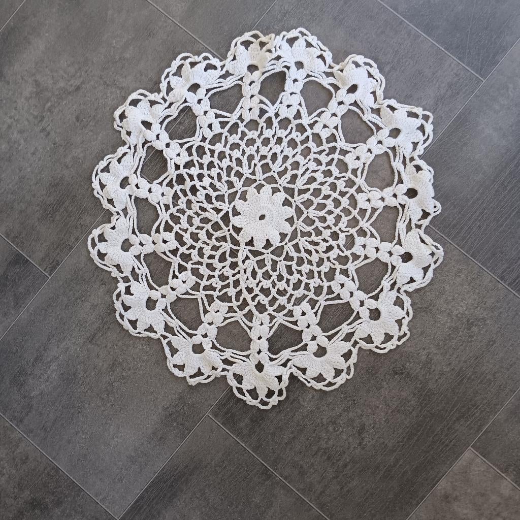 Kleedje gehaakt in de jaren 70, vintage, 50 tot 100 cm, Wit, Rond, Zo goed als nieuw