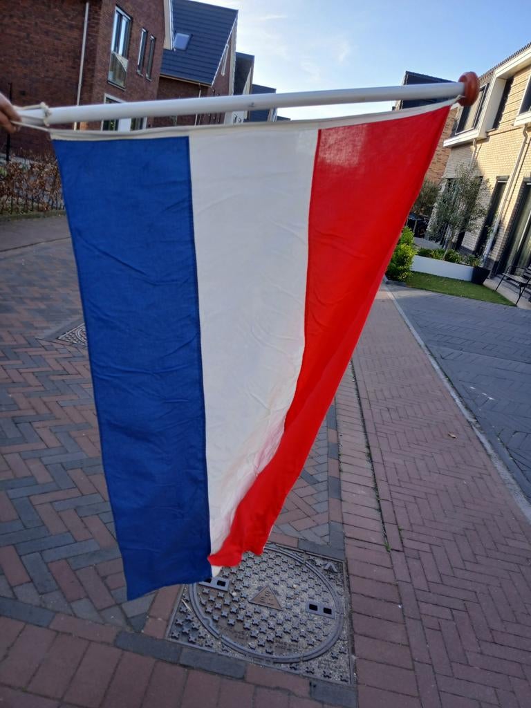 Nederlandse vlag met stok en houder, Ophalen, Gebruikt