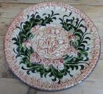 Zeer groot aardewerk wandbord, engelen met instrumenten, Ophalen of Verzenden