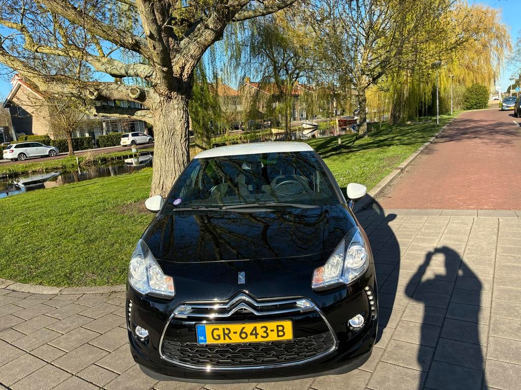 DS 3 1.2 Puretech 82pk 2015 Zwart zuinige auto nieuwe APK, Auto's, Voorwielaandrijving, 1199 cc, Alcantara, Zwart