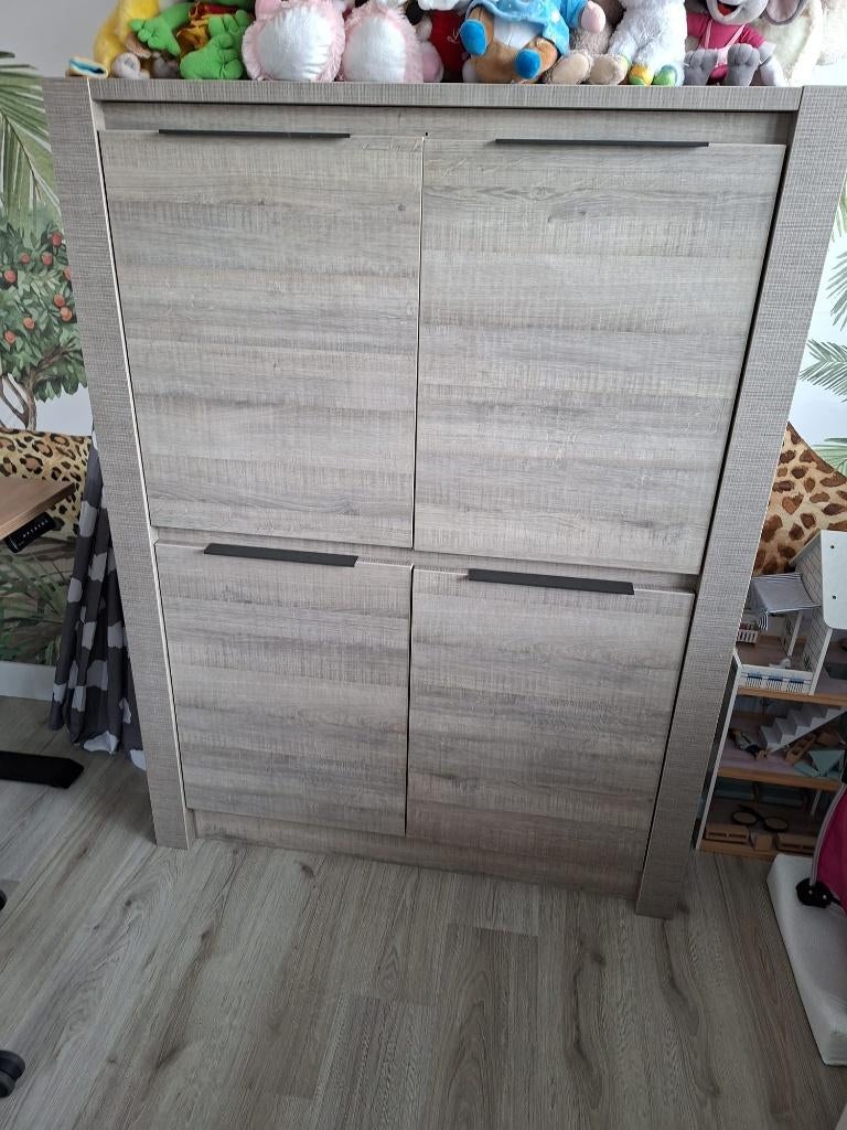 Kast, Ophalen, 150 tot 200 cm, 150 tot 200 cm, 50 tot 75 cm