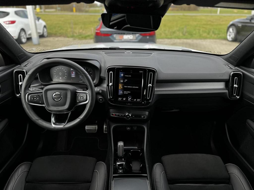 Volvo XC40 2.0 B4 Plus Black Edition|Pano|Led|20''|ACC|, Auto's, Volvo, Gebruikt, 4 cilinders, Bedrijf, 750 kg
