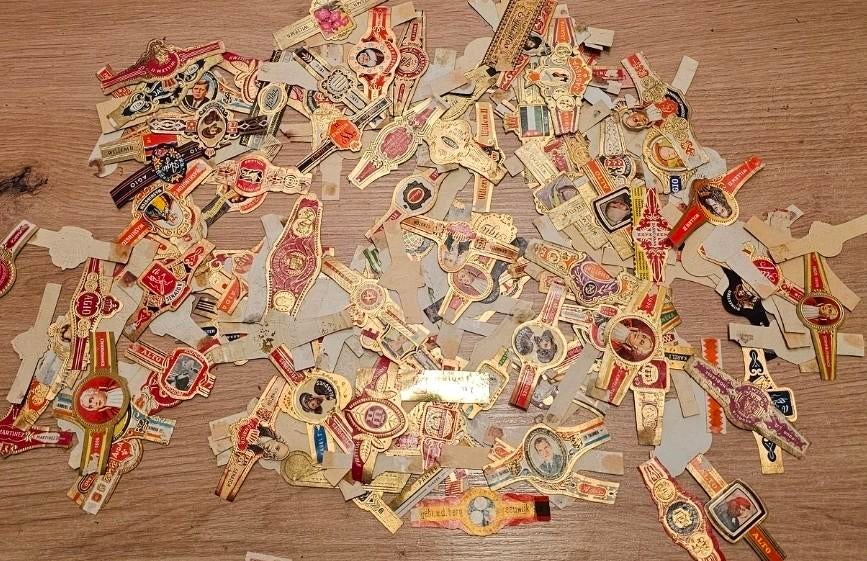 Verzameling van oude sigarenbandjes, Ophalen of Verzenden