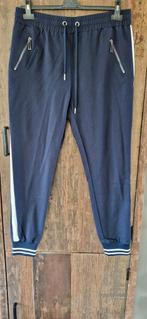 Donkerblauwe broek met witte bies, Ophalen of Verzenden, Zo goed als nieuw, Maat 38/40 (M), Blauw