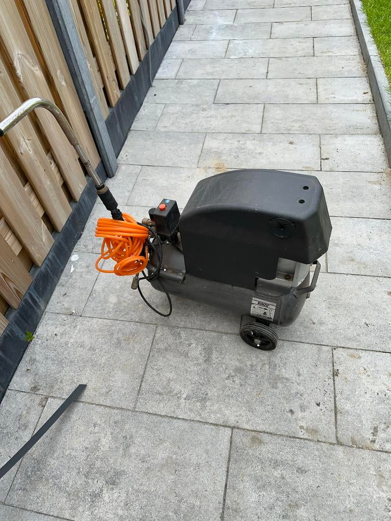 Kinzo Compressor 24L - Mobiel en Krachtig, Doe-het-zelf en Verbouw, Compressors, Ophalen, Gebruikt, 6 tot 10 bar, Minder dan 200 liter/min