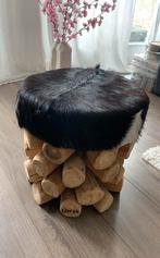 Houten LOFT poef met bruin/wit vacht zitting, Ophalen, Zo goed als nieuw, Minder dan 50 cm
