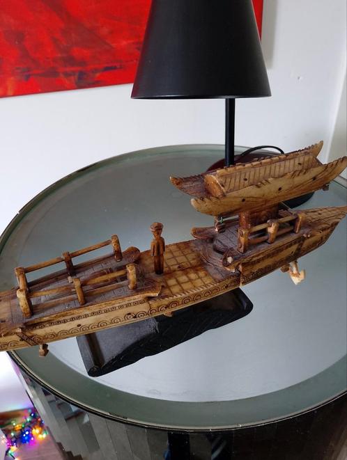 beeldje uit Bali Indonesië van runderbot gemaakt, Antiek en Kunst, Antiek | Religie, Ophalen of Verzenden