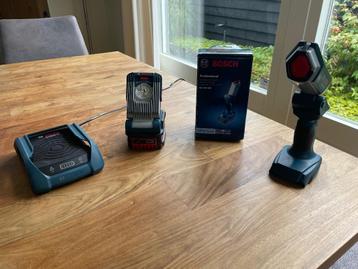 Bosch Blauw bouwlamp en bouw/inspectielamp met accu en lader beschikbaar voor biedingen