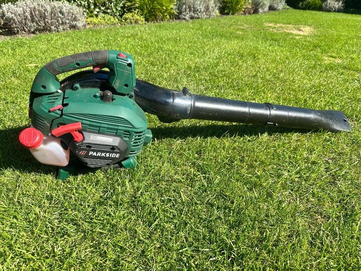 bladblazer- en zuiger op benzine (zgan, bj 2024), Tuin en Terras, Bladblazers, Zo goed als nieuw, Handgedragen, Benzine, Met opvangzak