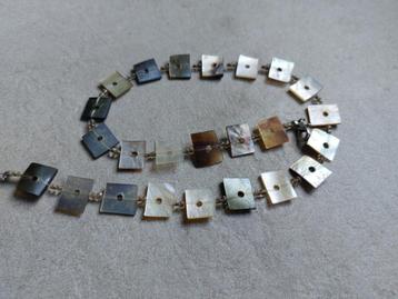 Vintage ketting met parelmoer beschikbaar voor biedingen