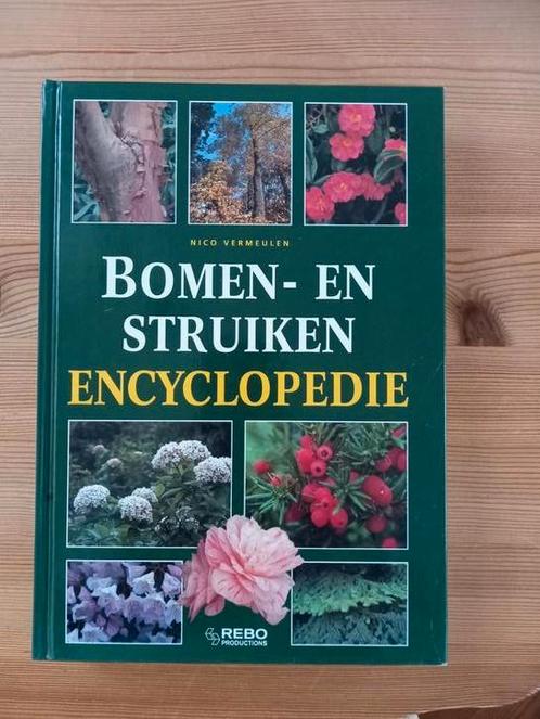 Bomen & struiken encyclopedie, Boeken, Natuur, Zo goed als nieuw, Bloemen, Planten en Bomen, Ophalen of Verzenden
