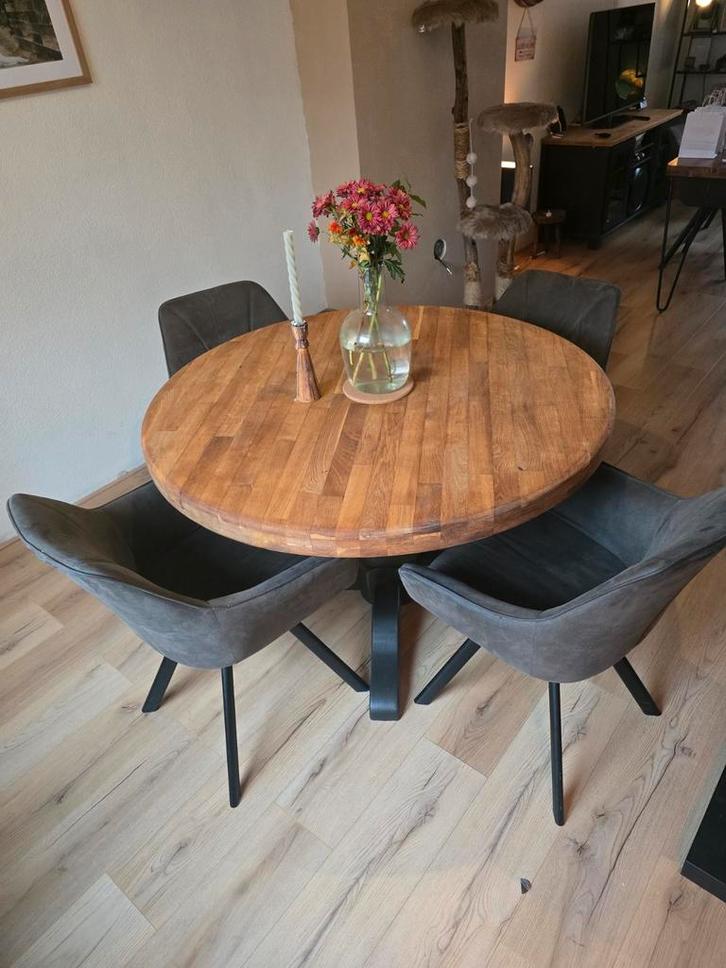 Massief eiken ronde eettafel met zwarte poot, Huis en Inrichting, Tafels | Eettafels, Gebruikt, 100 tot 150 cm, 100 tot 150 cm