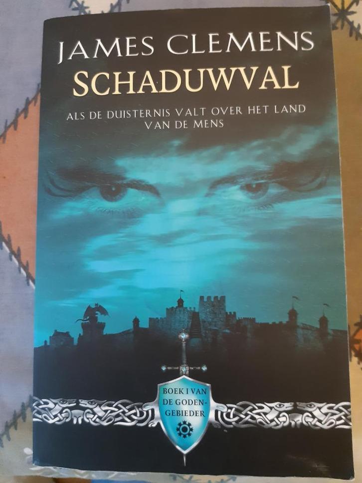 James clemens:godengebieder deel 1 schaduwval., Boeken, Fantasy, Gelezen, Ophalen