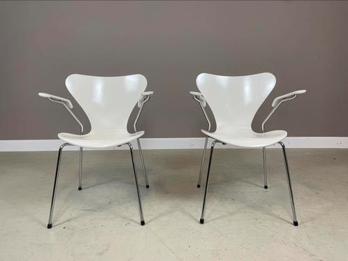 Fritz Hansen vlinderstoelen 7 series met armleuningen ZGAN, Huis en Inrichting, Stoelen, Zo goed als nieuw, Twee, Hout, Metaal