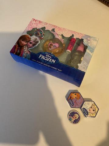 Frozen Elsa set (rok, parfum, auto organizer, potloot, gum) beschikbaar voor biedingen
