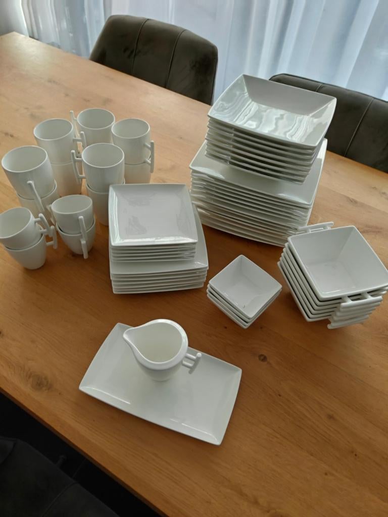 Young Squito servies, Huis en Inrichting, Keuken | Servies, Gebruikt, Compleet servies, Effen, Porselein, Ophalen