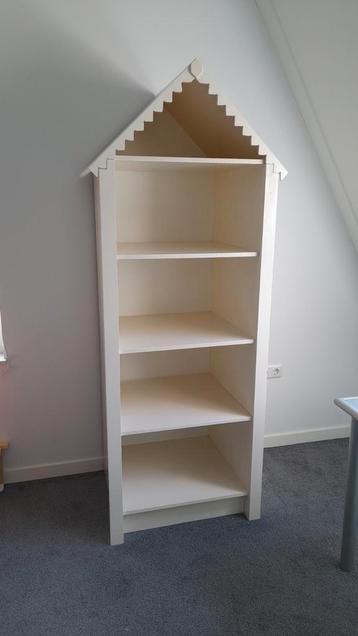 Strandhuis kast voor kinderkamer beschikbaar voor biedingen