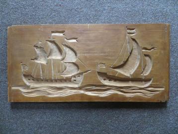 Decoratieve houten plank met houtsnijwerk zeilschepen. Sail beschikbaar voor biedingen