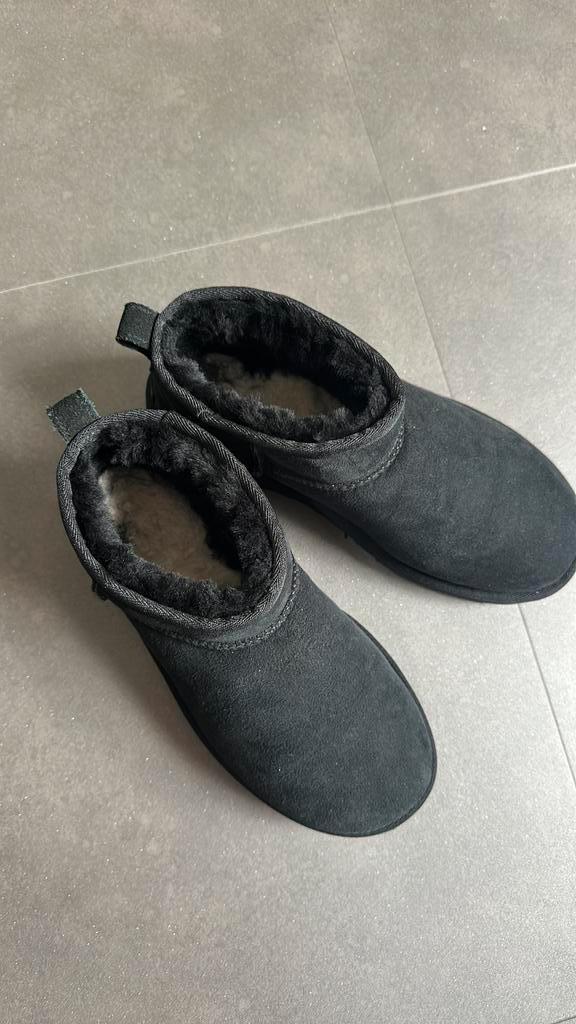 Ugg classic ultra mini zwart 38, Kleding | Dames, Schoenen, Zo goed als nieuw, Lage of Enkellaarzen, Zwart, Ophalen of Verzenden