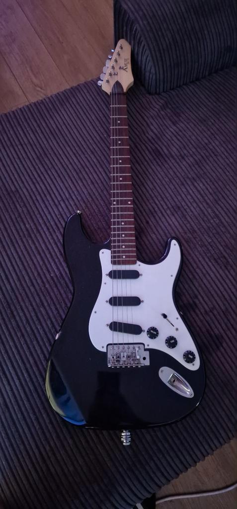 Amuse ST-33 Elektrische Gitaar, Muziek en Instrumenten, Snaarinstrumenten | Gitaren | Elektrisch, Gebruikt, Solid body, Overige merken