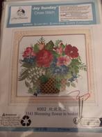 Joy Sunday Kruissteekpakket - Bloemen in Mand 14CT Aida, Ophalen of Verzenden, Nieuw, Handborduren, Borduurpakket