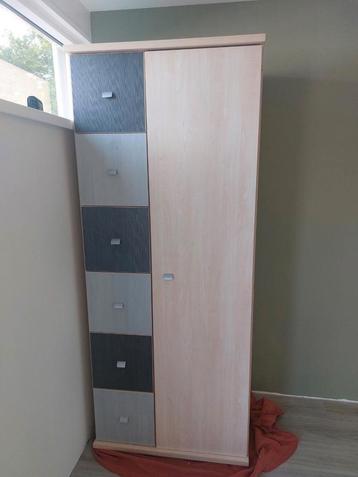 Kledingkast grijs/houtkleur