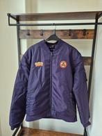 Defqon.1 Legends Bomber 25 YEARS OF HARDSTYLE, Ophalen of Verzenden, Nieuw, Maat 56/58 (XL)