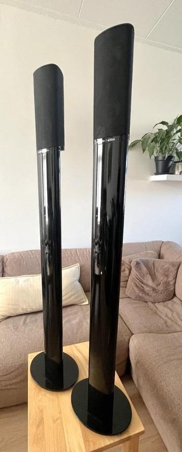 Harman/Kardon Satellite Speakers op standaarden beschikbaar voor biedingen