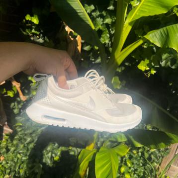  Nike Air Max Thea – Wit – Maat 38,5 – Uitstekende Staat beschikbaar voor biedingen