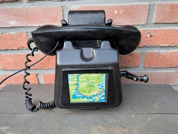 Vintage militaire veldtelefoon beschikbaar voor biedingen