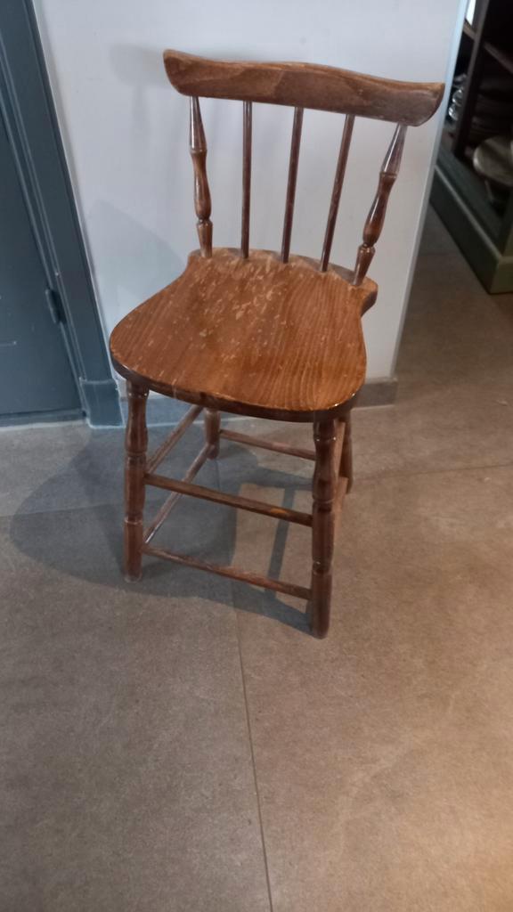 Oude houten kinderstoel / barkruk, Huis en Inrichting, Stoelen, Ophalen