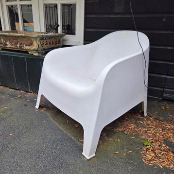 4 Witte kunststof stoelen, ikea beschikbaar voor biedingen