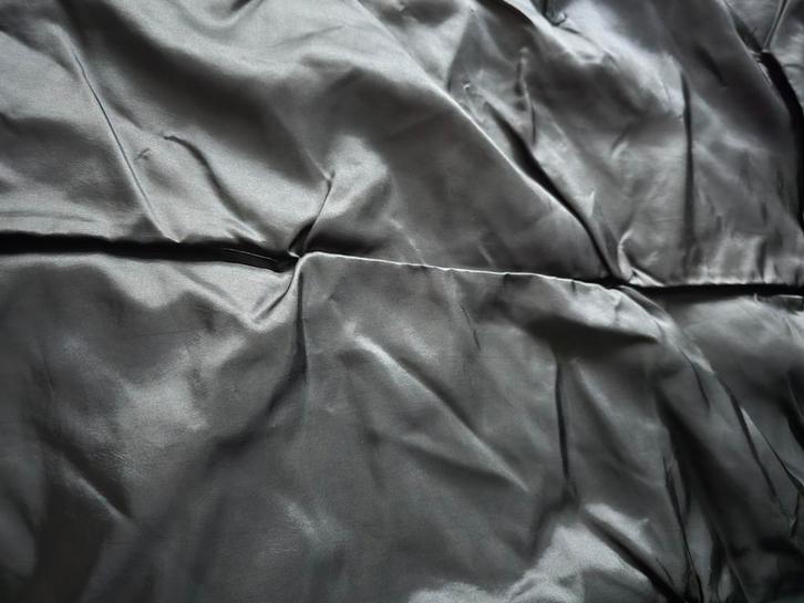 Zwarte satijnlook bedsprei / sierdeken 240 x 150 cm, Huis en Inrichting, Slaapkamer | Beddengoed, Zo goed als nieuw, Deken of Dekbed