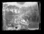 Glasnegatief familie in bootje (ca 1925), Verzamelen, Foto's en Prenten, Gebruikt, Foto, Voor 1940, Verzenden