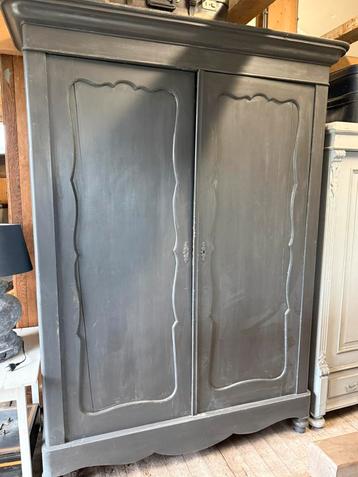 Brocante kast beschikbaar voor biedingen