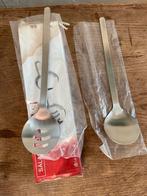 2 Mooie RVS (Roestvrijstaal) salade serveer lepels, Huis en Inrichting, Keuken | Bestek, Ophalen of Verzenden, Zo goed als nieuw