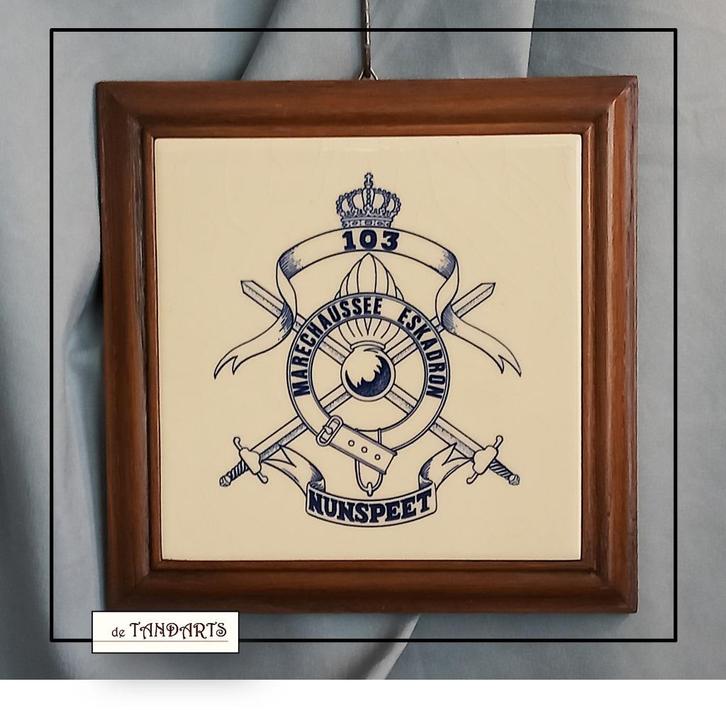Marechaussee Nunspeet – Eskadron 103, Verzamelen, Militaria | Algemeen, Marechaussee, Embleem of Badge, Nederland, Ophalen of Verzenden