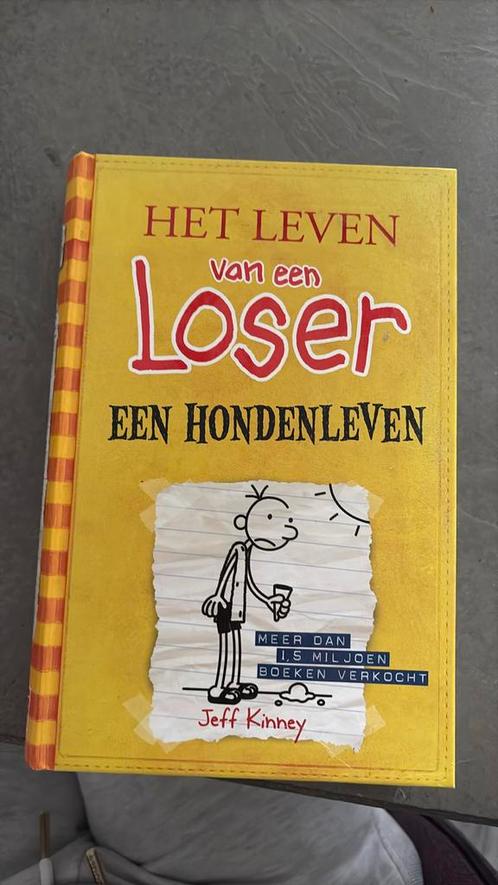 Jeff Kinney - Een hondenleven, Boeken, Kinderboeken | Jeugd | 10 tot 12 jaar, Zo goed als nieuw, Ophalen of Verzenden