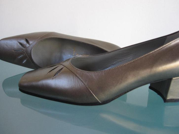 GRATIS VERZENDEN | ALEXANDRIA Nieuwe bronzen pumps 39.5, Kleding | Dames, Schoenen, Nieuw, Pumps, Overige kleuren, Verzenden