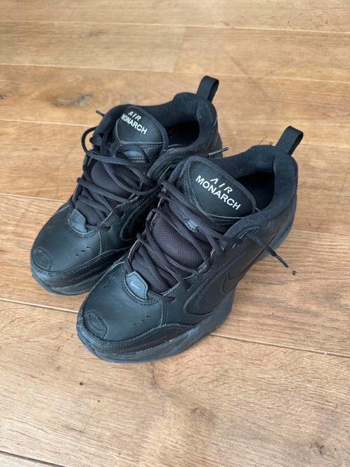 Nike schoenen en voetbalschoenen, Kleding | Heren, Schoenen, Zo goed als nieuw, Sportschoenen, Zwart, Verzenden