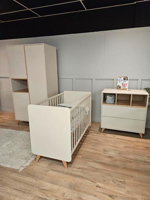 SHOWMODEL Quax Loft Clay 3 delig ledikant, commode, kast, Kinderen en Baby's, Kinderkamer | Complete kinderkamers, Zo goed als nieuw