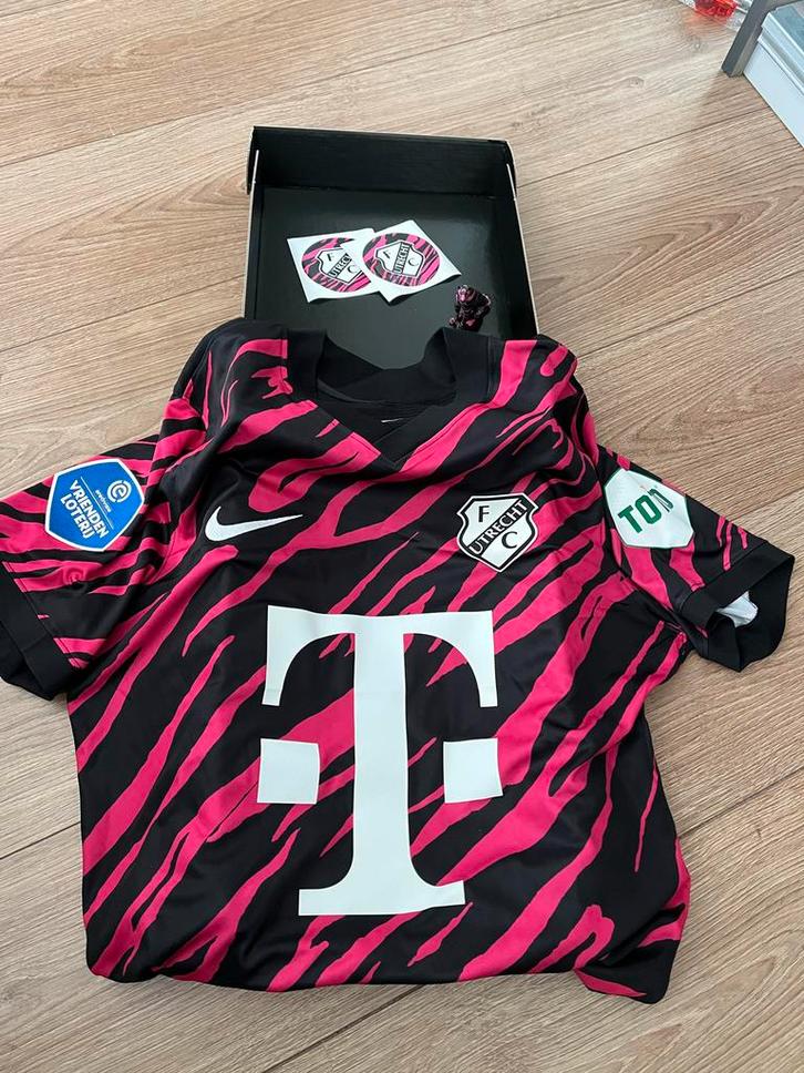 FC Utrecht Special Edition Uitshirt 2022/2023 Maat L, Sport en Fitness, Voetbal, Nieuw, Shirt, Ophalen